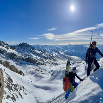 Ski touring near Es-cha Hut